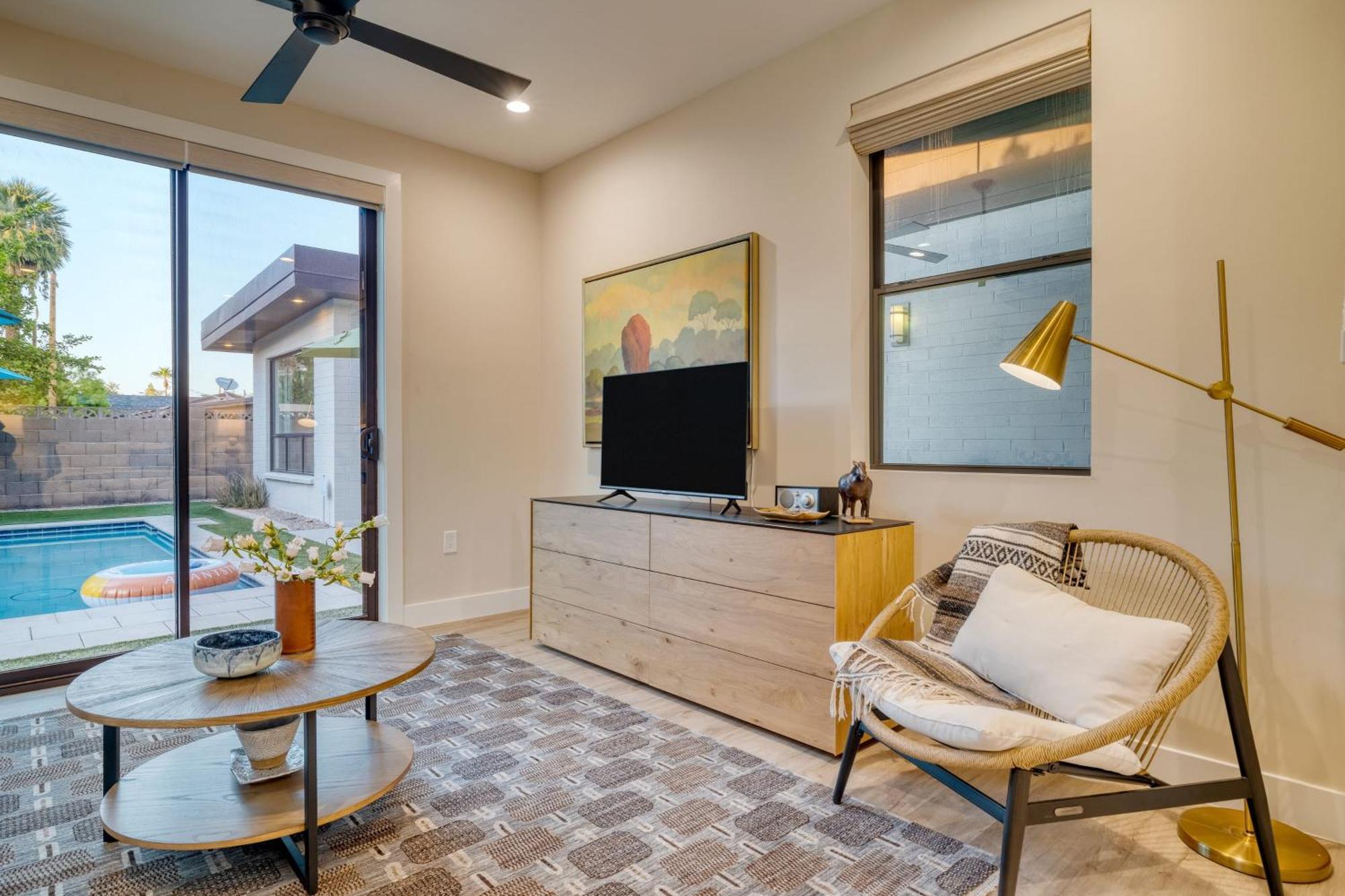 Holiday home Sundrenched By Avantstay Pool Mins To Old Town *